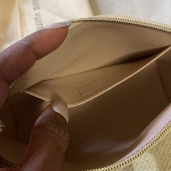 Louis Vuitton Cosmetic pouch - Picture 7 of 12